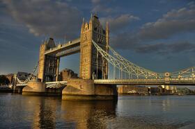 Touristenmagnet: die Tower Bridge in London  © Robin T. Backes/pixelio.de