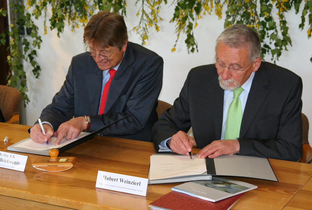 Vertragsunterzeichnung Naturerbe 