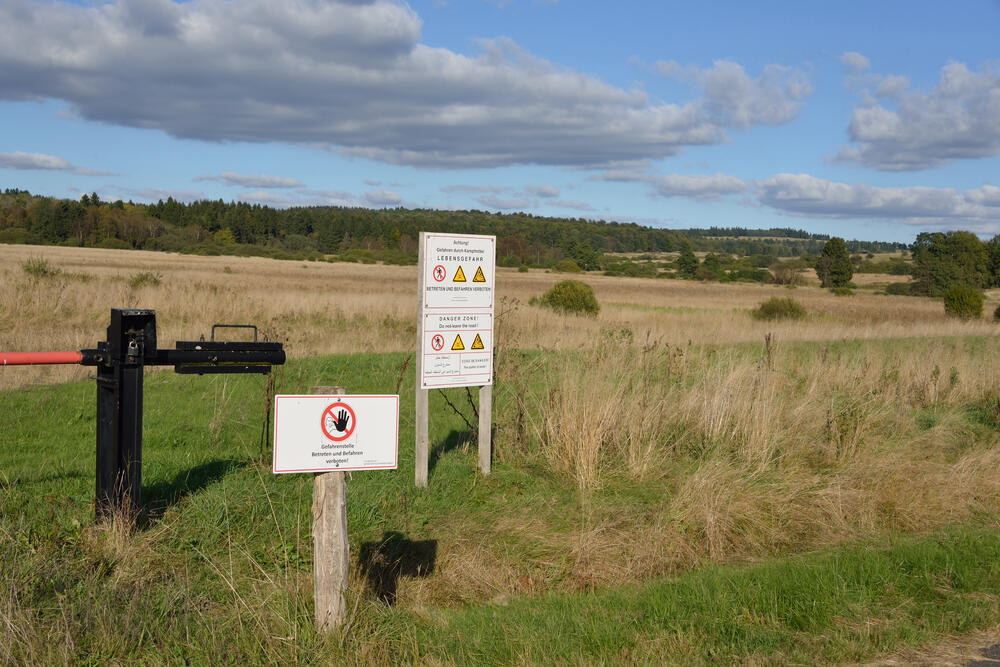 Hinweisschilder auf DBU-Naturerbefläche Stegskopf &copy; Thomas Stephan
