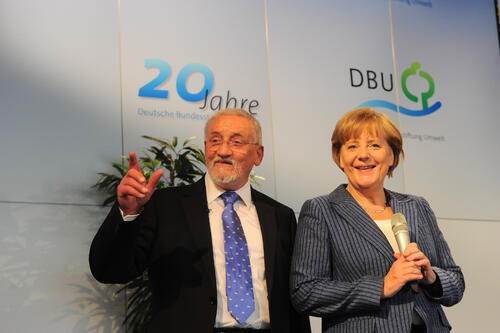 Hubert Weinzierl im Gespräch mit  Bundeskanzlerin Dr. Angela Merkel 