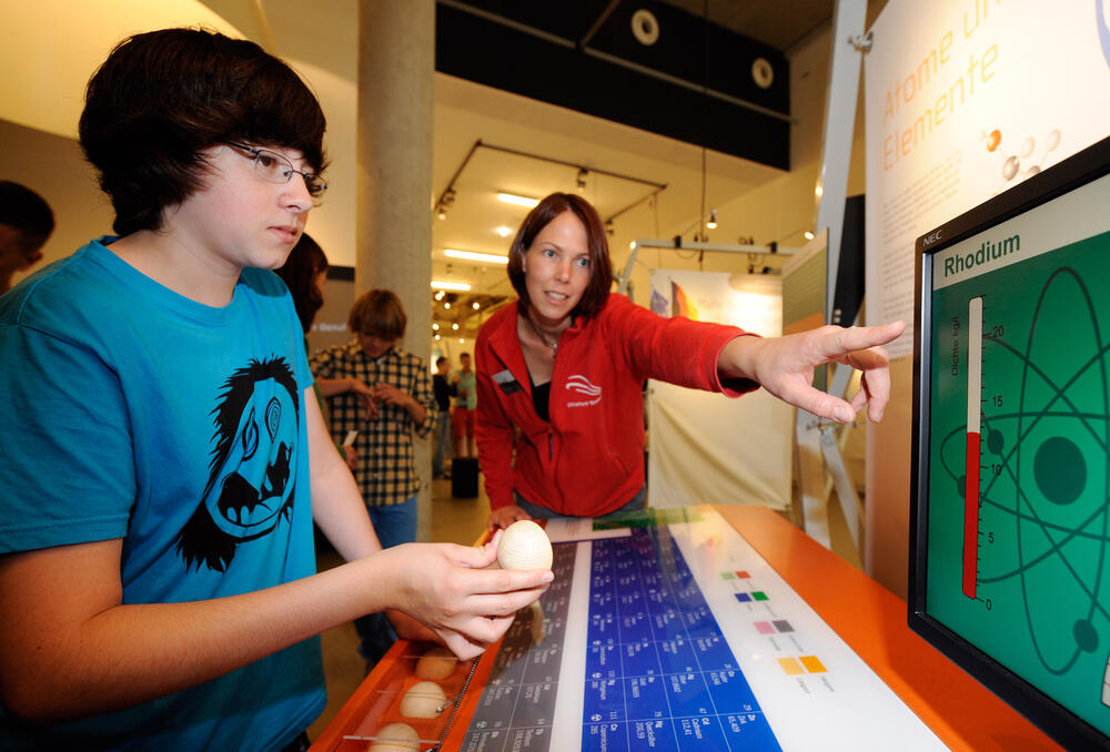 »T-Shirts, Tüten und Tenside – Die Ausstellung zur Nachhaltigen Chemie« 