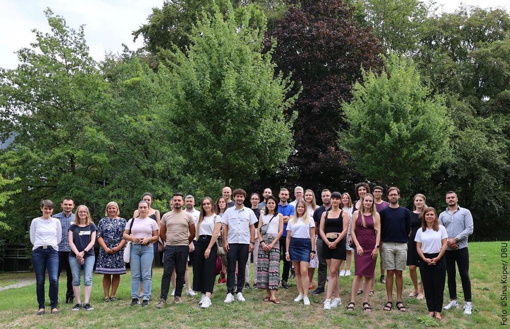 Die neuen Fellows auf dem Einführungsseminar im DBU-Park  © DBU