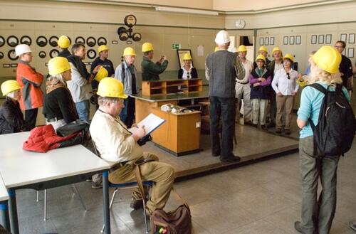 Bürger bei einer Exkursion zum Themenschwerpunkt Biodiversität im Isar-Naturschutzgebiet und Kraftwerk Mühltal © DIE UMWELT-AKADEMIE e. V.