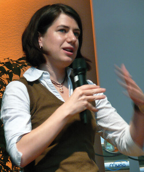 Svenja Rubsch, ebenfalls WikiWoods-Mitbegründerin, bei der Preisverleihung 