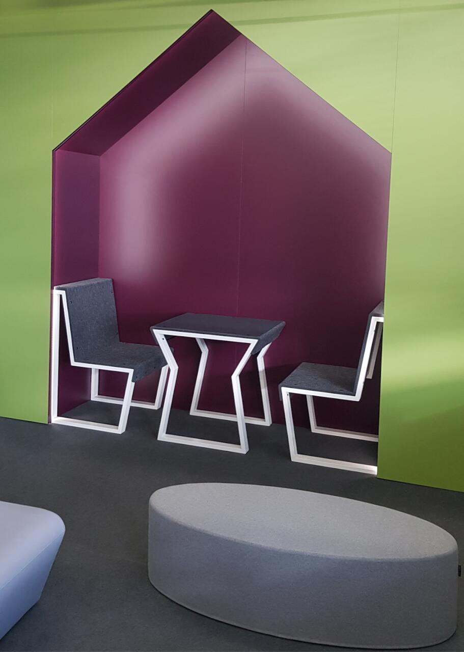 Zusammen mit den Hohenloher Spezialmöbelwerken entwickelte das Projekt prototypische Sitzelemente - sie sind vielseitig, einfach reparierbar und kreislauffähig. © Hochschule für Gestaltung Schwäbisch Gmünd 