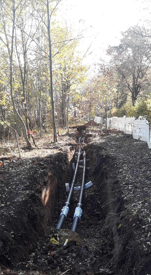 Verlegung von unterirdischen Fernwärmeleitungen durch durchwurzelten Boden © AGFW-Projektgesellschaft für Rationalisierung, Information und Standardisierung mbH