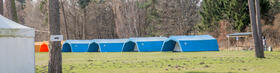 Zelten bei der Jugendherberge Prora. © Simon Straetker