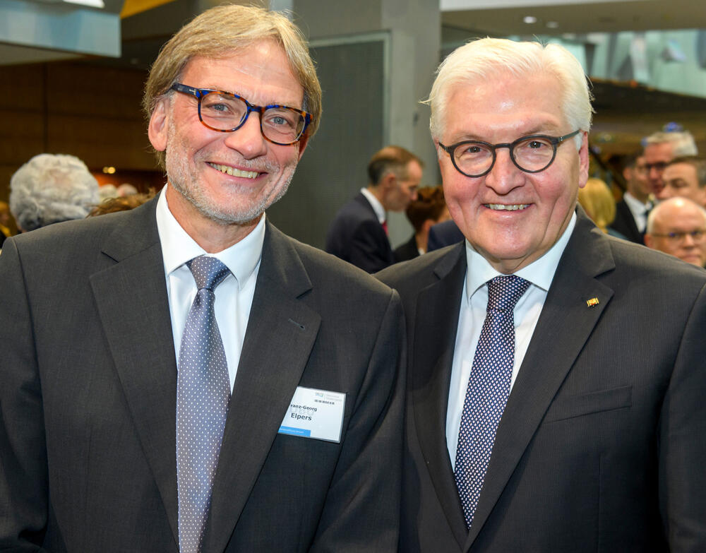 Bundespräsident Frank-Walter Steinmeier und der DBU-Pressechef Franz-Georg Elpers (l.) © DBU/Himsel