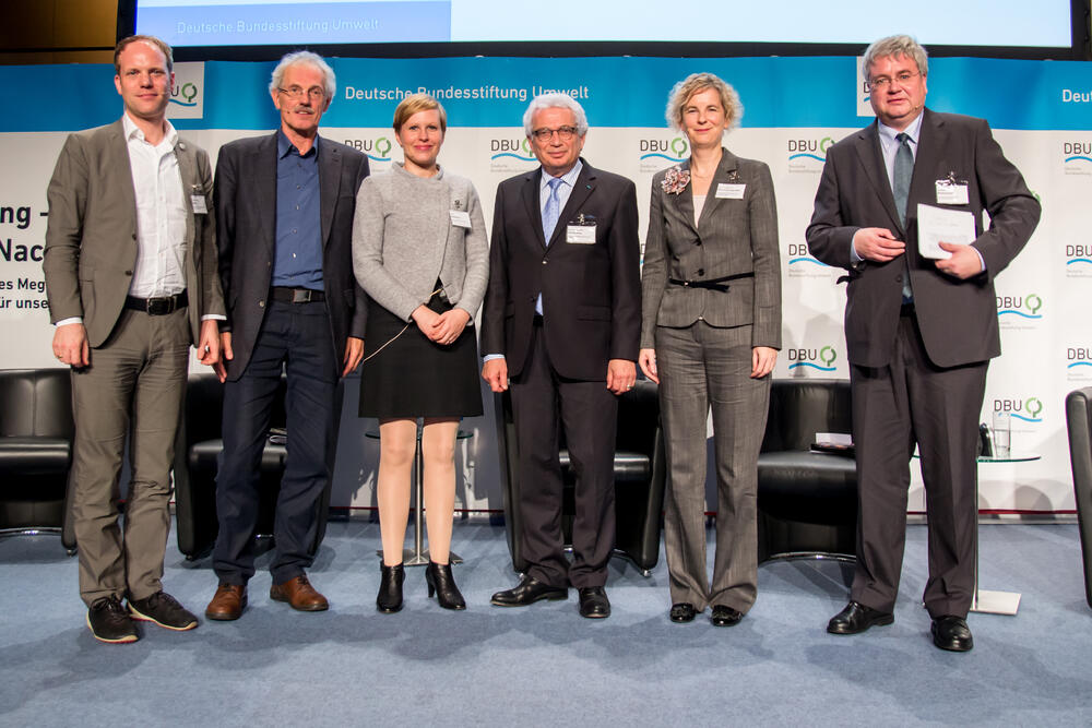 Der ehemalige DBU-Promotionsstipendiat Prof. Dr. Jorge Groß (links) beim Symposium der Umweltpreisträger in Essen © DBU-Archiv: Andreas Dannhauer