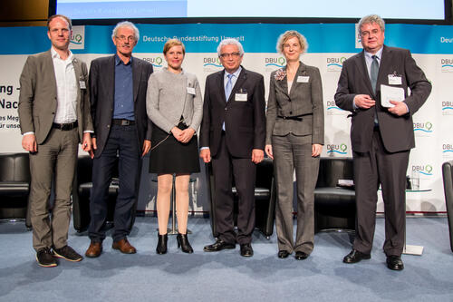 Der ehemalige DBU-Promotionsstipendiat Prof. Dr. Jorge Groß (links) beim Symposium der Umweltpreisträger in Essen © DBU-Archiv: Andreas Dannhauer