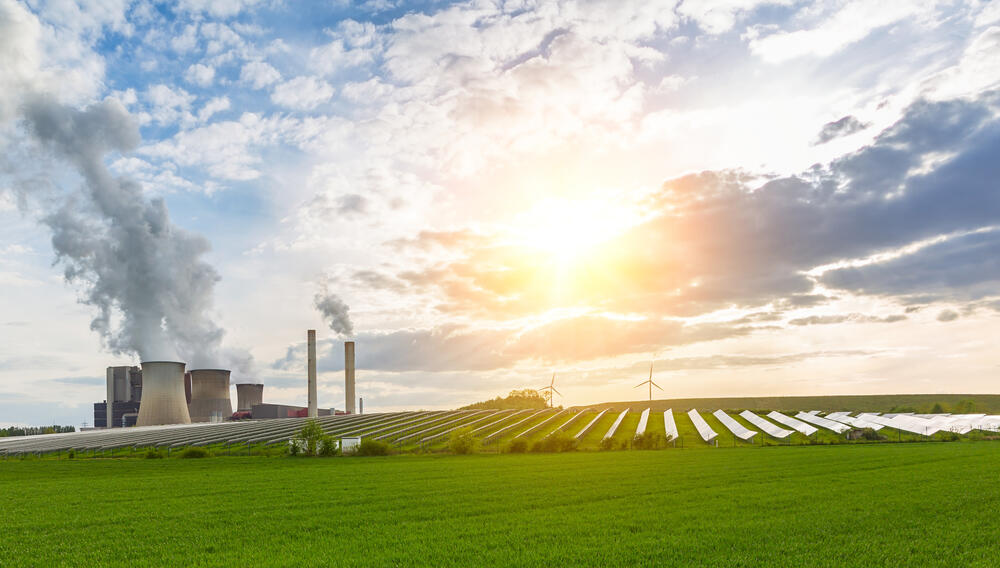 Energiewende - Fabrik, Solarmodule => NUR FÜR NEWSLETTER 01/2022 © rcfotostock - Fotolia.com