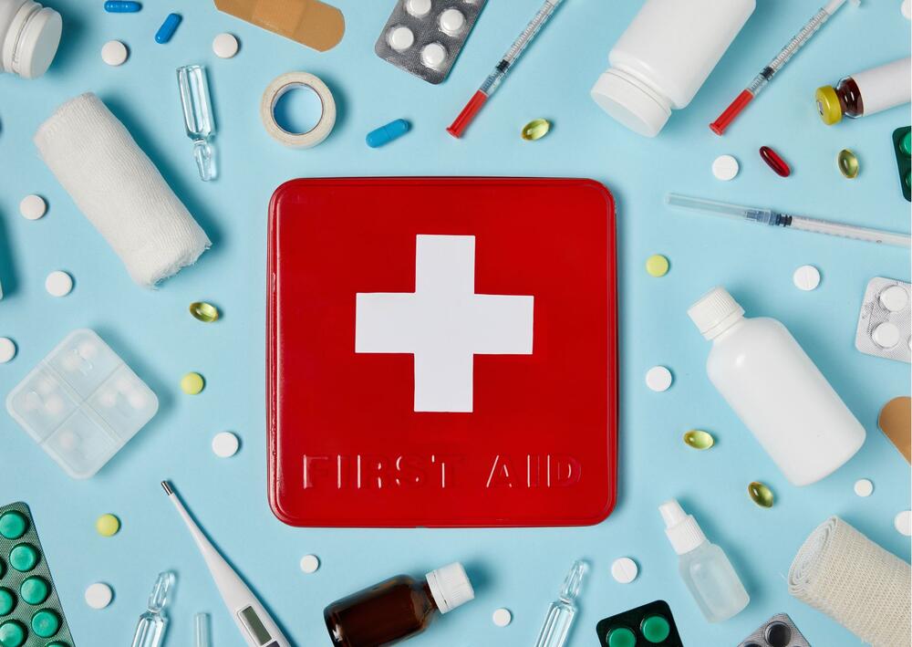 Die DBU-Förderinitiative „CirculAid – Kreislaufwirtschaft im Gesundheitswesen“ unterstützt eine klimaneutrale und ressourcenschonende Gesundheitsversorgung. © Canva