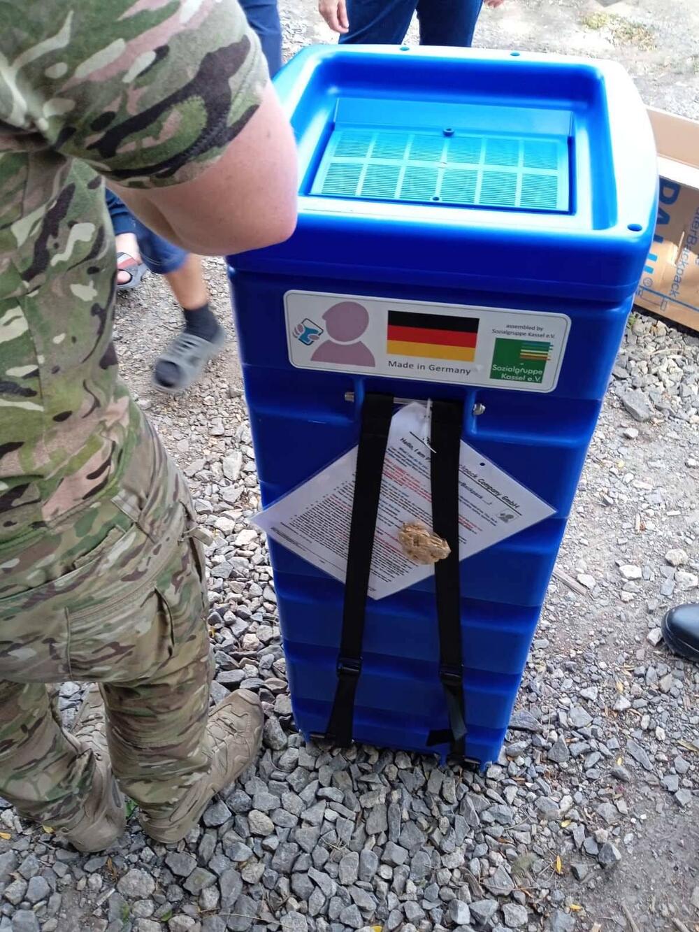 PAUL Wasserrucksack - Verteilung durch Armee © Aktion Tschernobyl-Hilfe e. V.