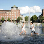 Springbrunnen mit Kindern © Axel Steiner/piclease