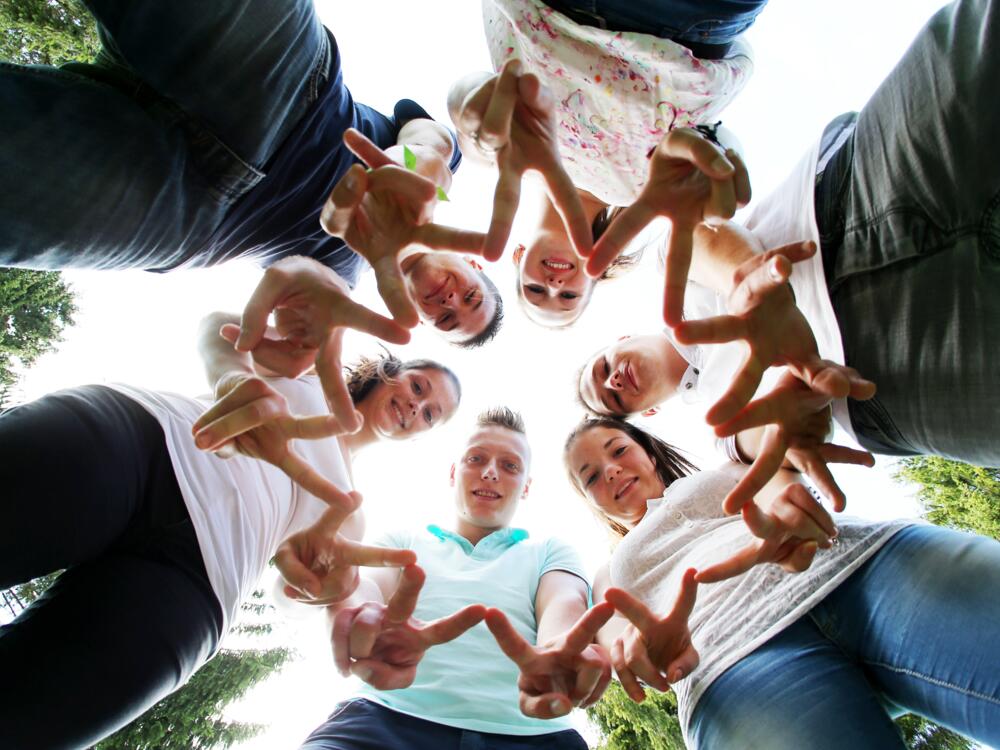 Jugendliche sollen im Projekt als „Change Agents“ ausgebildet werden, die den gesellschaftlichen Wandel konstruktiv mitgestalten.  © Canva/Lydie_B