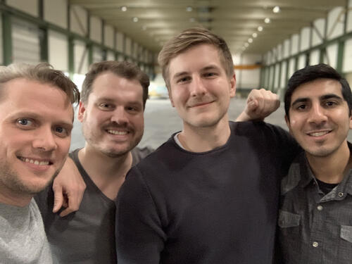 Das Startup-Team von Hortiya: Marc Weimer-Hablitzel, Christian Scholz, Timo Hoffmann und Yusuf Ismail (von links). Mit ihrem Vorhaben werden Pflanzen optimal mit Licht versorgt. © Hortiya UG (haftungsbeschränkt)