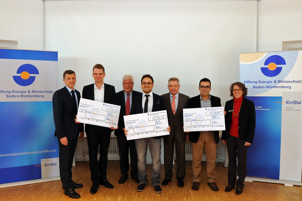 Die Gewinner des Ideenwettbewerbs „EnergieCampus 2014“ (DBU-Stipendiat Matthias Stier 4.v.l.) ©  Stiftung Energie & Klimaschutz Baden-Württemberg/W. List