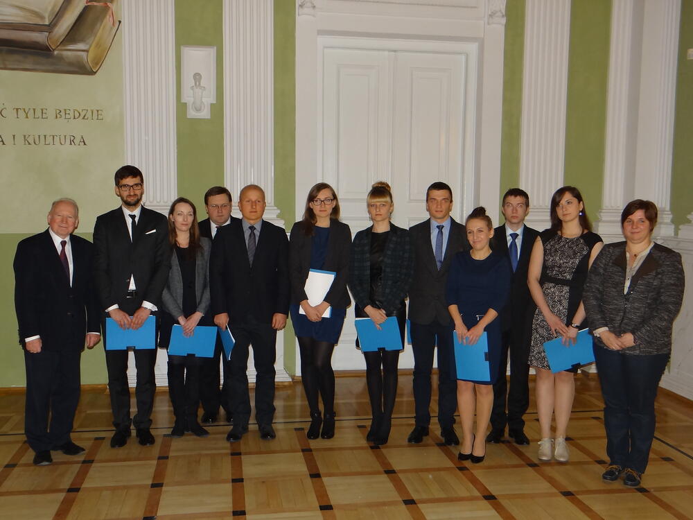 Gruppenbild mit den neuen polnischen MOE-StipendiatInnen (links Prof. Nowicki, rechts Dr. Nicole Freyer-Wille)  