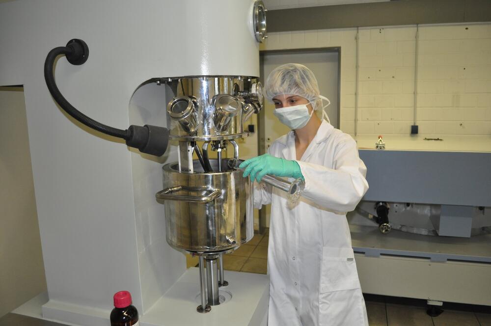 Mischer zur Vorbereitung der Elektrodenpulver &copy; o.m.t.