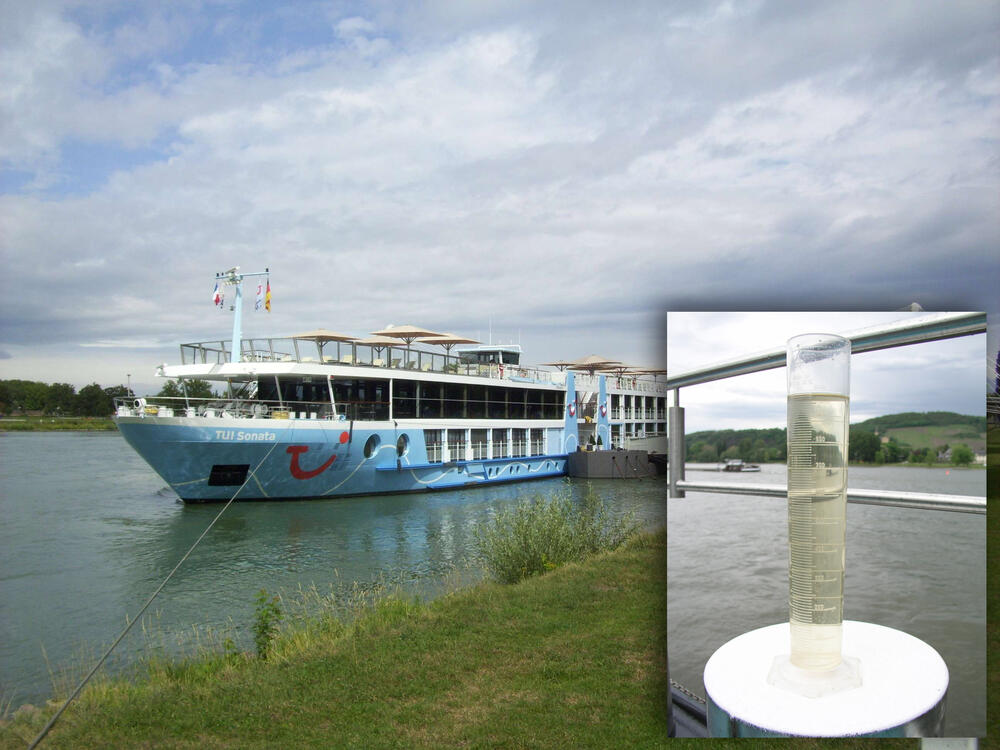 Ablaufprobe aus der Abwasserreinigungsanlage 