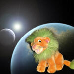 Der Graslöwe im Weltall &copy; Weasel - www.pixelio.de. Graslöwen-Montage: DBU.