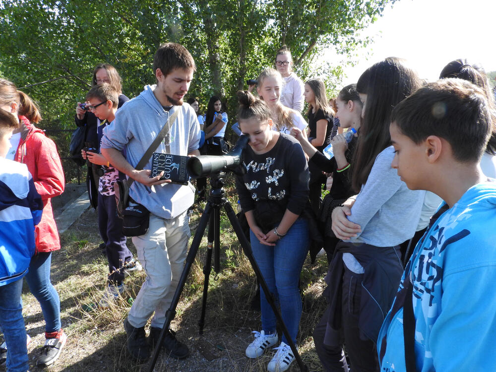 Schulklasse im Vogelschutzgebiet Mala Vrbica im Rahmen des Green Belt Day 2017 © Christian Stielow/EuroNatur