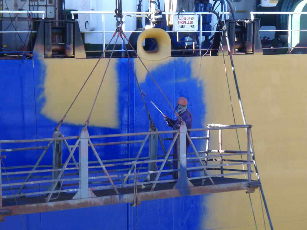 Aufbringen einer Farbe 