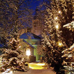 Weihnachtsbeleuchtung mit Kirche © August Falkner/piclease