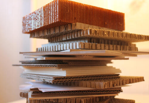 Bauen mit Papier © Deutsche Bundesstiftung Umwelt/Bach