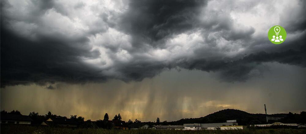Starkregen über einem Gewerbegebiet © EPC – Projektgesellschaft für Klima. Nachhaltigkeit. Kommunikation. mbH (gemeinnützig)