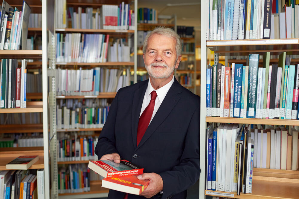 Hennicke_Bibliothek © Bernd Thissen/DBU
