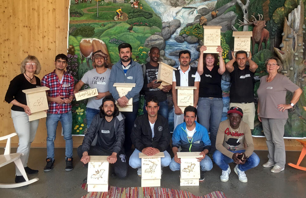 Einheimische und Geflüchtete bauten Fledermaus-Nistkästen © Evi Blum/A.L.M.