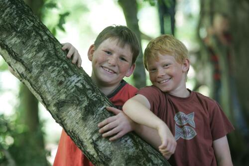 Kinder an Jugendherberge 