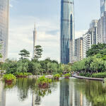 BU: Moderne Schwammstädte können Wasser zwischenspeichern und zurückhalten und sind damit besser an die Folgen des Klimawandels angepasst. © zhu difeng - stock.adobe.com