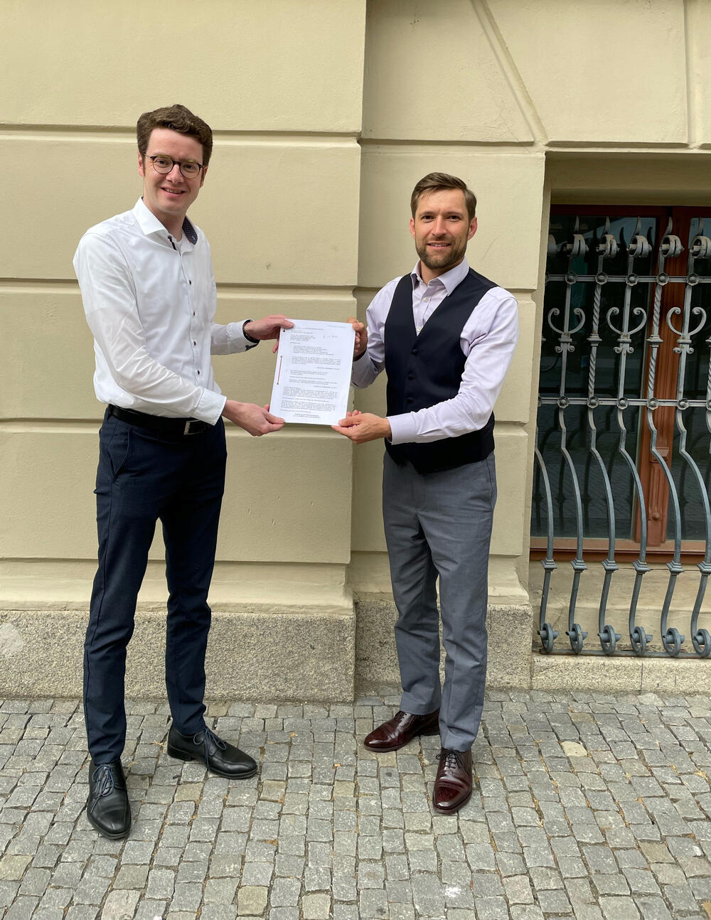 Prokurist Marius Keite und Christfried Nicolaus, Bürgermeister der Gemeinde Hartmannsdorf © Marius Keite/DBU Naturerbe