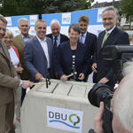 Gruppenfoto Grundsteinlegung  © DBU/Hermann Pentermann