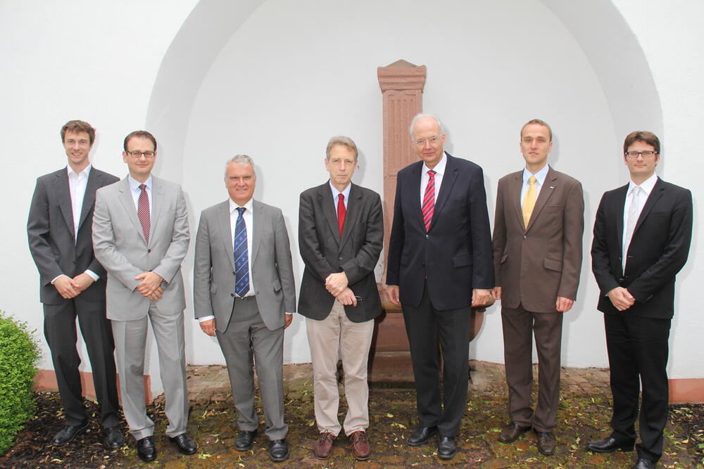 Dr. Michael Floßdorf, Dr. Tobias Dangel, Prof. Dr. Bernhard Zimmermann (Sekretar der Philosophisch-historischen Klasse), Prof. Dr. Thomas Holstein (Sekretar der Mathematisch-naturwissenschaftlichen Klasse), Prof. Dr. Paul Kirchhof (Präsident), Dr. Pa © Dafferner/HAW