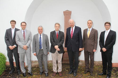 Dr. Michael Floßdorf, Dr. Tobias Dangel, Prof. Dr. Bernhard Zimmermann (Sekretar der Philosophisch-historischen Klasse), Prof. Dr. Thomas Holstein (Sekretar der Mathematisch-naturwissenschaftlichen Klasse), Prof. Dr. Paul Kirchhof (Präsident), Dr. Pa © Dafferner/HAW