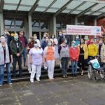 Mitarbeitende vom Gemeinschaftskrankenhaus Havelhöhe haben sich das Ziel gesetzt, bis 2030 klimagerecht zu arbeiten. Die DBU fördert ein wissenschaftliches Team, um das Krankenhaus zu einem Reallabor für klimagerechte Kliniken zu machen. © Gemeinschaftskrankenhaus Havelhöhe