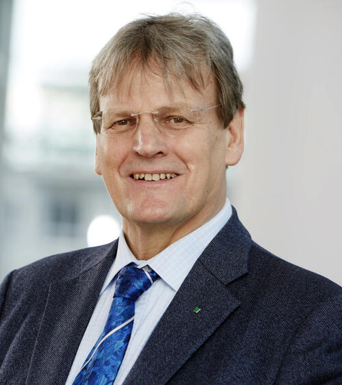 Pro. Eicke R. Weber &copy; Fraunhofer ISE 