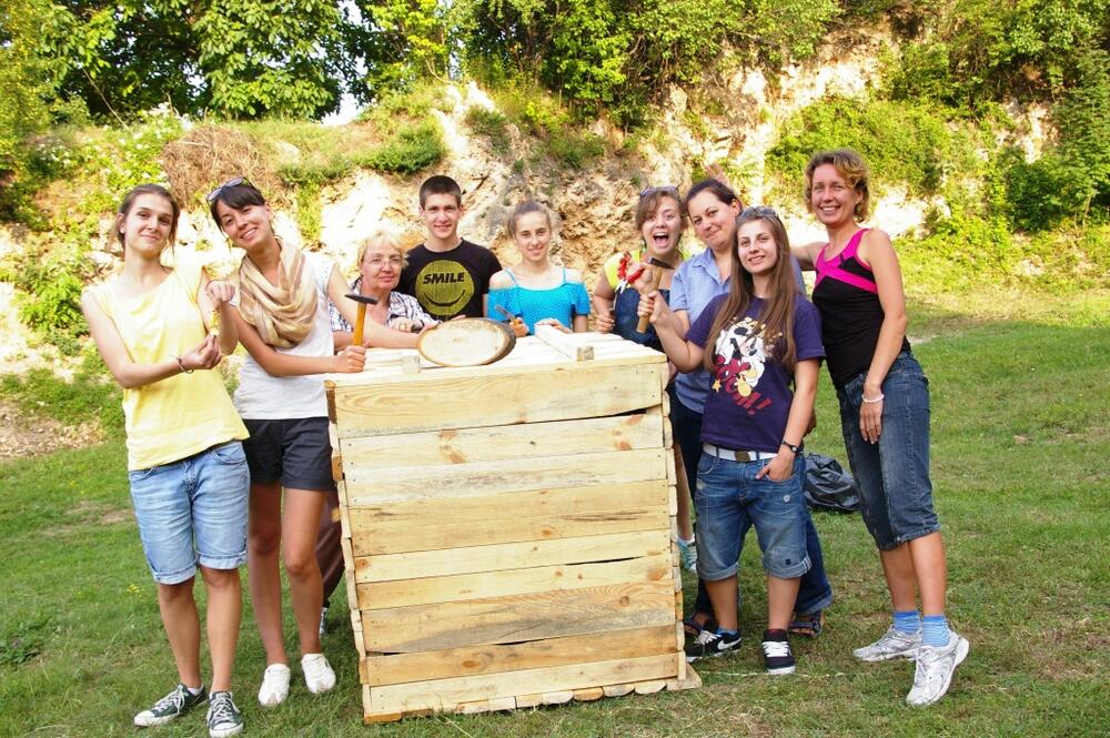 Hochmotivierte TeilnehmerInnen an einem Seminar zum Komposteraufbau in Bulgarien © Ecocentric Foundation