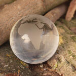 Symbolbild Glasweltkugel © Deepen-Wieczorek/piclease