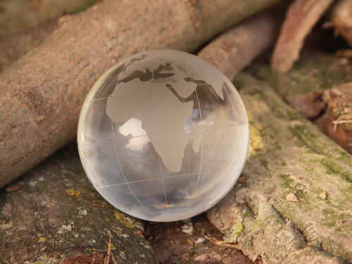 Symbolbild Glasweltkugel &copy; Deepen-Wieczorek/piclease
