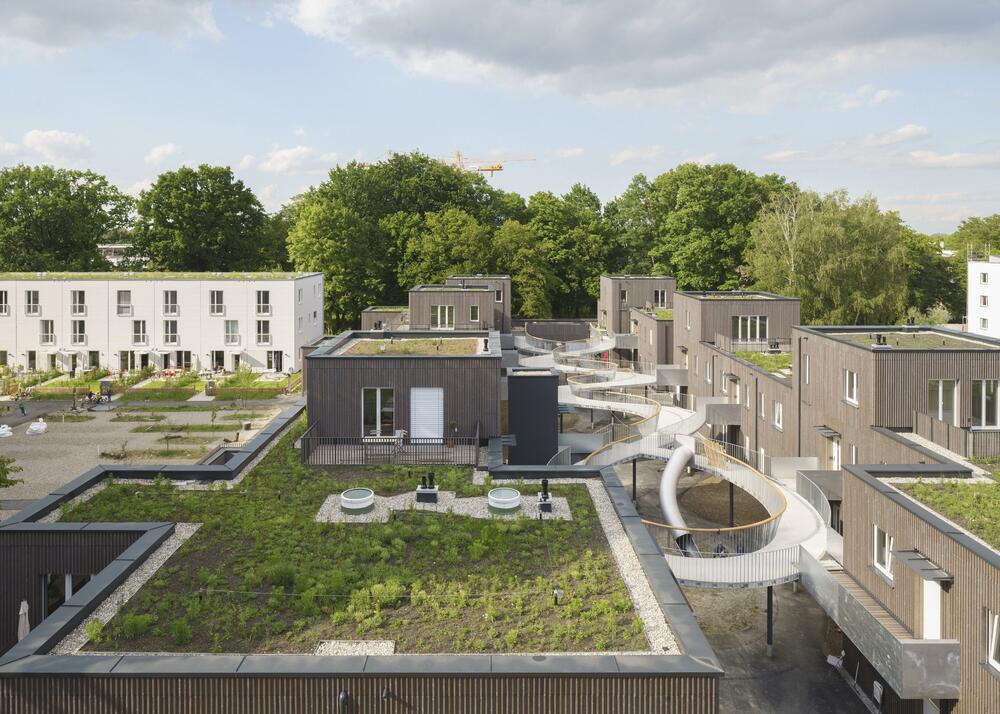 Gemeinsam nachhaltig wohnen – die ökologische Holzbausiedlung inmitten alter Bäume © pk odessa, Markus Lanz und Sebastian Schels