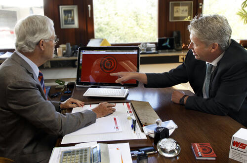 Wünning/Wünning in the office © DBU/Karin Rebstock