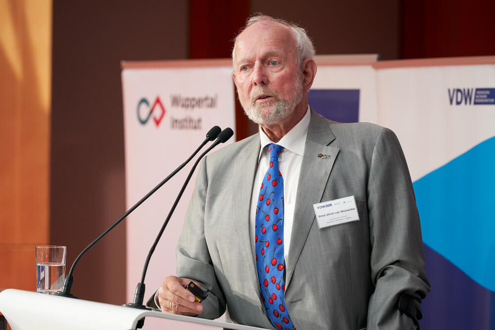 Ernst Ulrich von Weizsäcker beim Symposium „Wir sind dran – Inspirieren, reflektieren, handeln“  © Vereinigung Deutscher Wissenschaftler e. V.