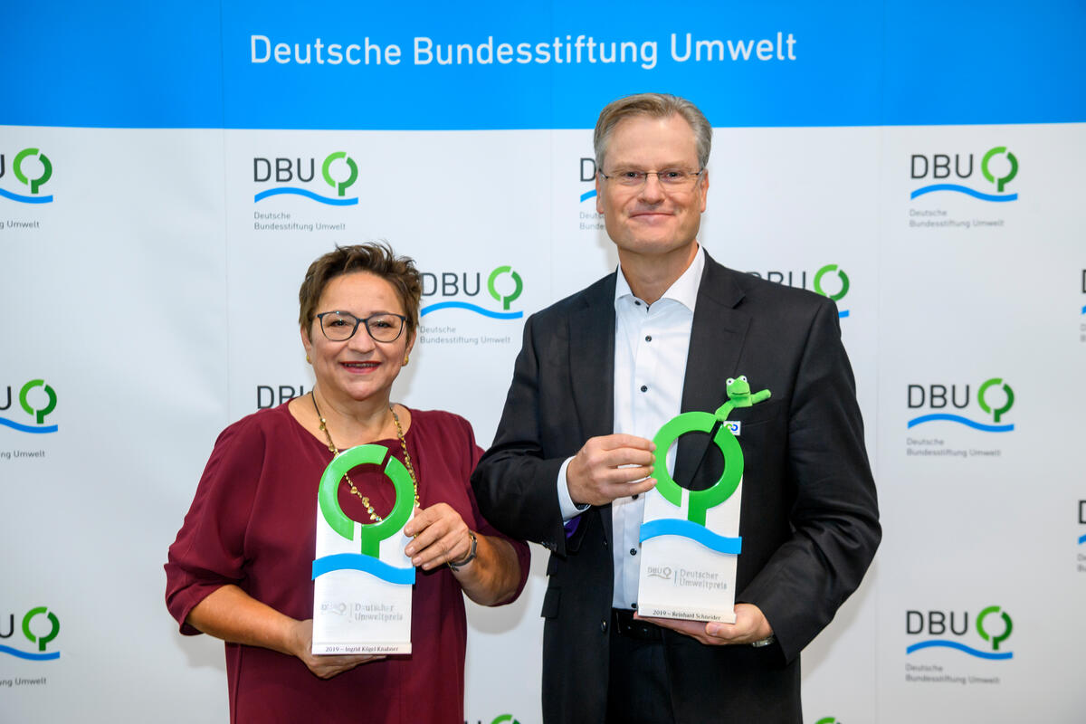 Die Ausgezeichneten: Prof. Dr. Ingrid Kögel-Knabner und Reinhard Schneider © Peter Himsel (DBU)