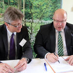 Vertragsunterzeichnung 