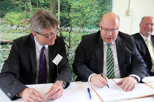Vertragsunterzeichnung 