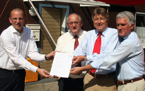 Übergabe Bewilligungsschreiben DJH/DBU 